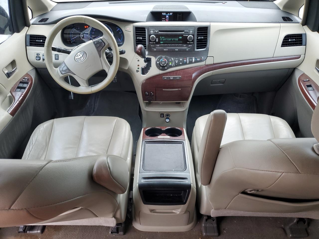 2014 Toyota Sienna - Image 8