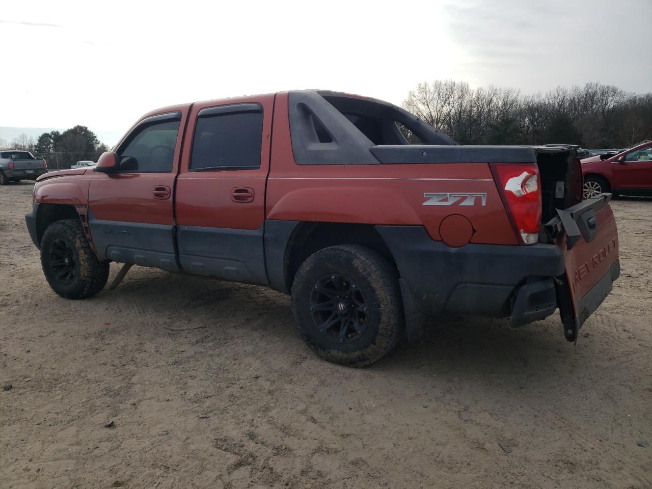 2003 Chevrolet Avalanche - Image 2