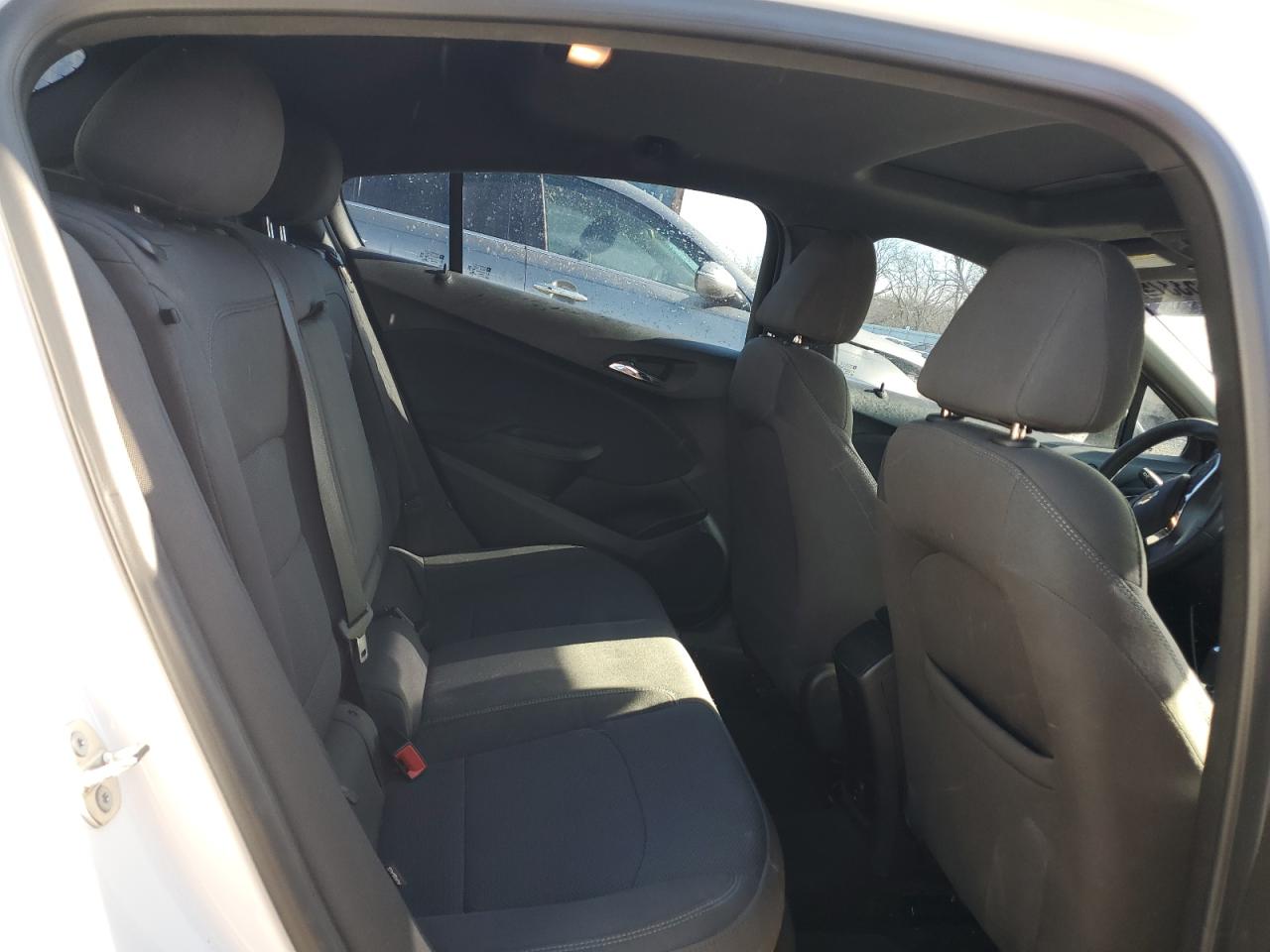 2018 Chevrolet Cruze - Image 10