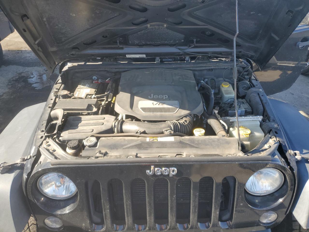 2014 Jeep Wrangler - Image 13