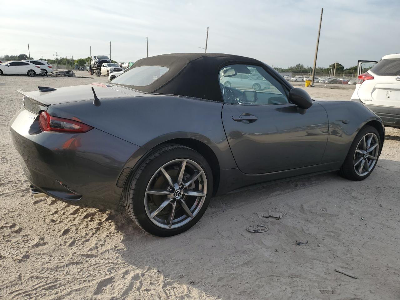 2022 Mazda MX-5 - Image 3