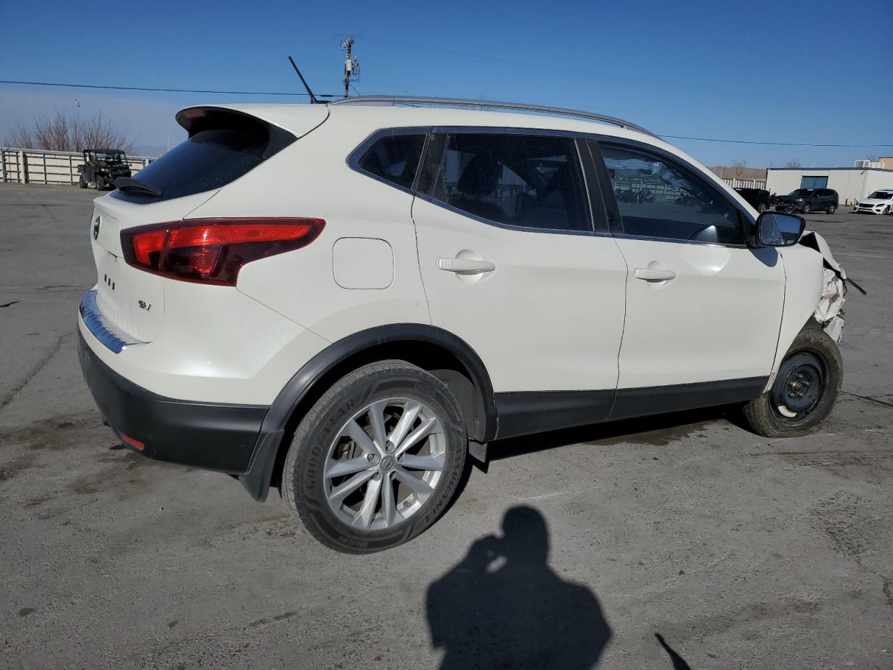 2018 Nissan Rogue - Image 3