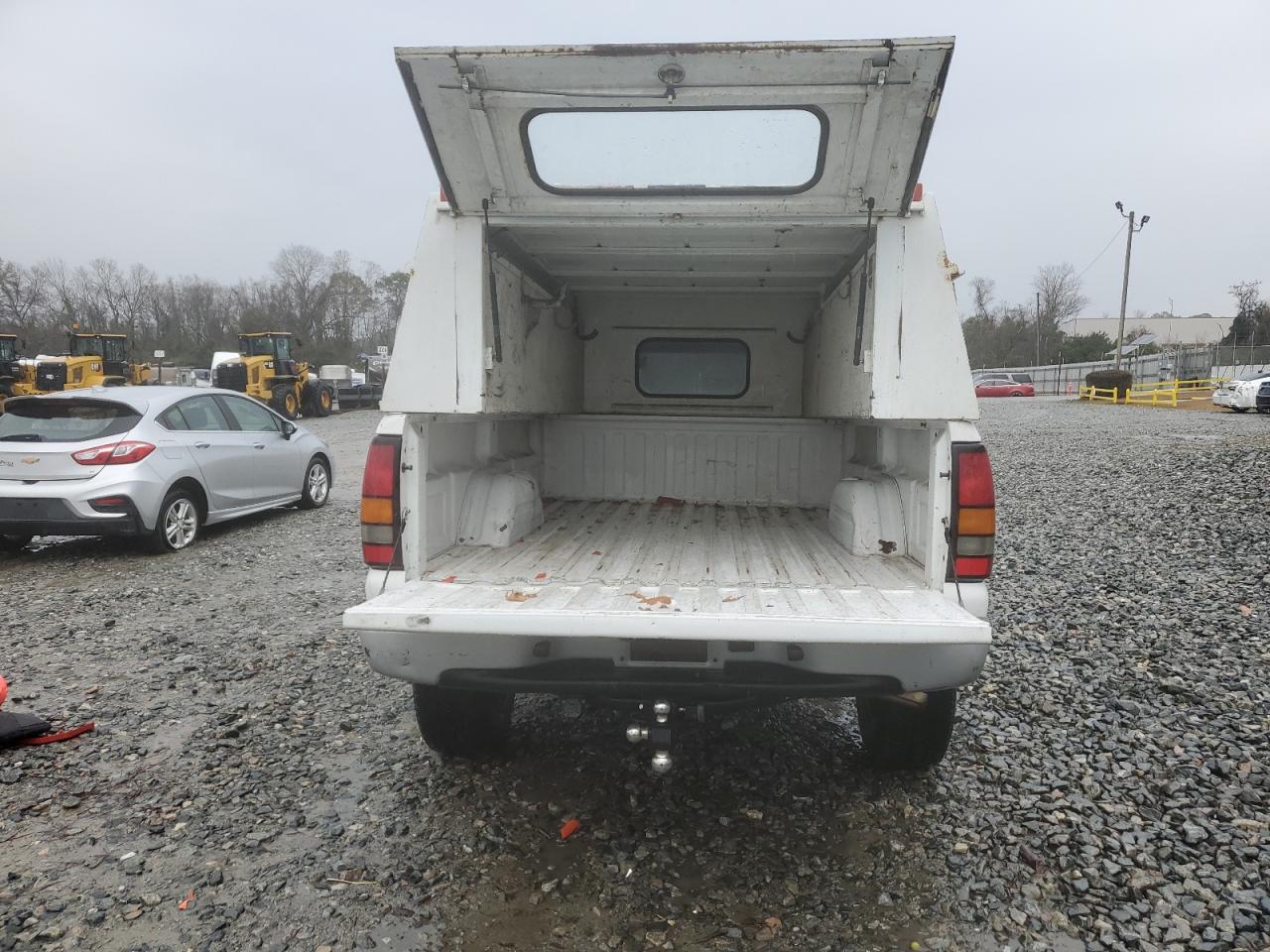 2005 GMC Sierra - Image 6