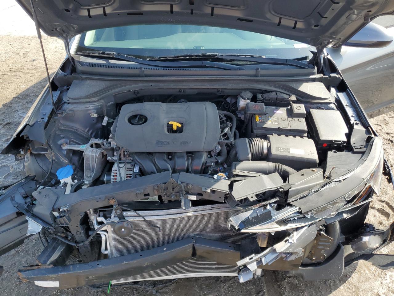 2019 Hyundai Elantra - Image 11