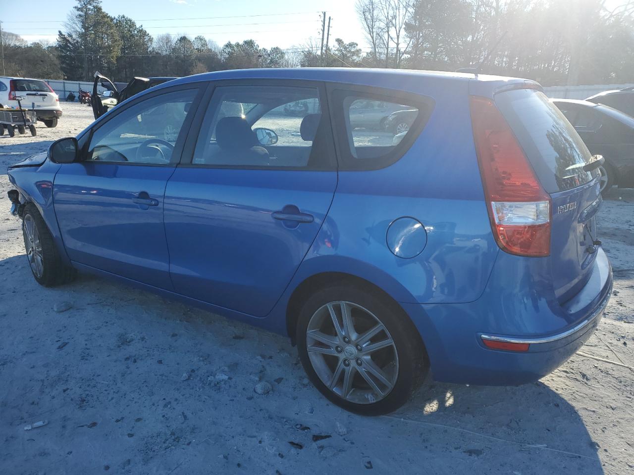 2009 Hyundai Elantra - Image 2