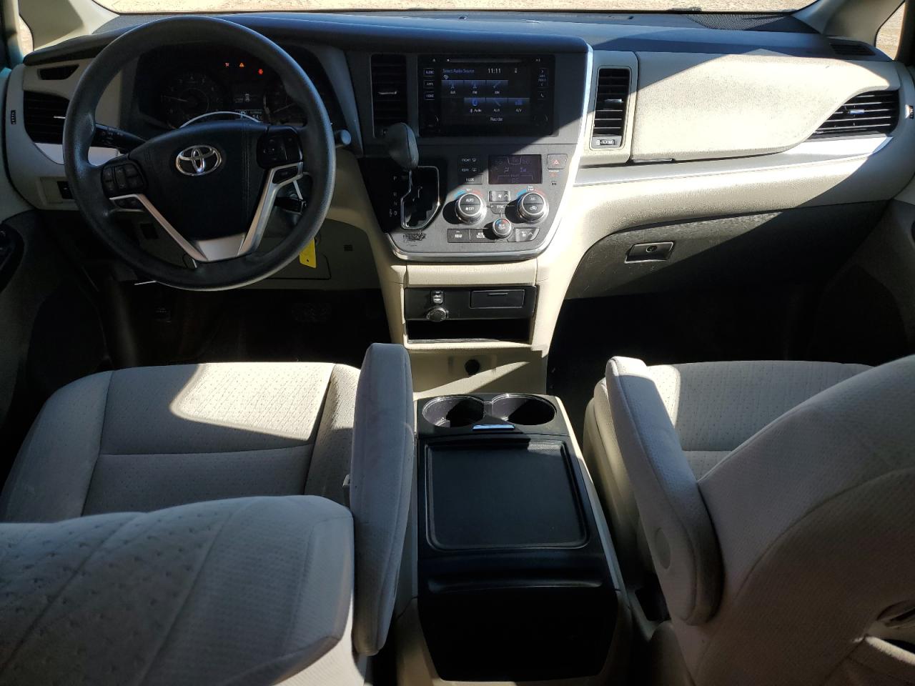 2015 Toyota Sienna - Image 8