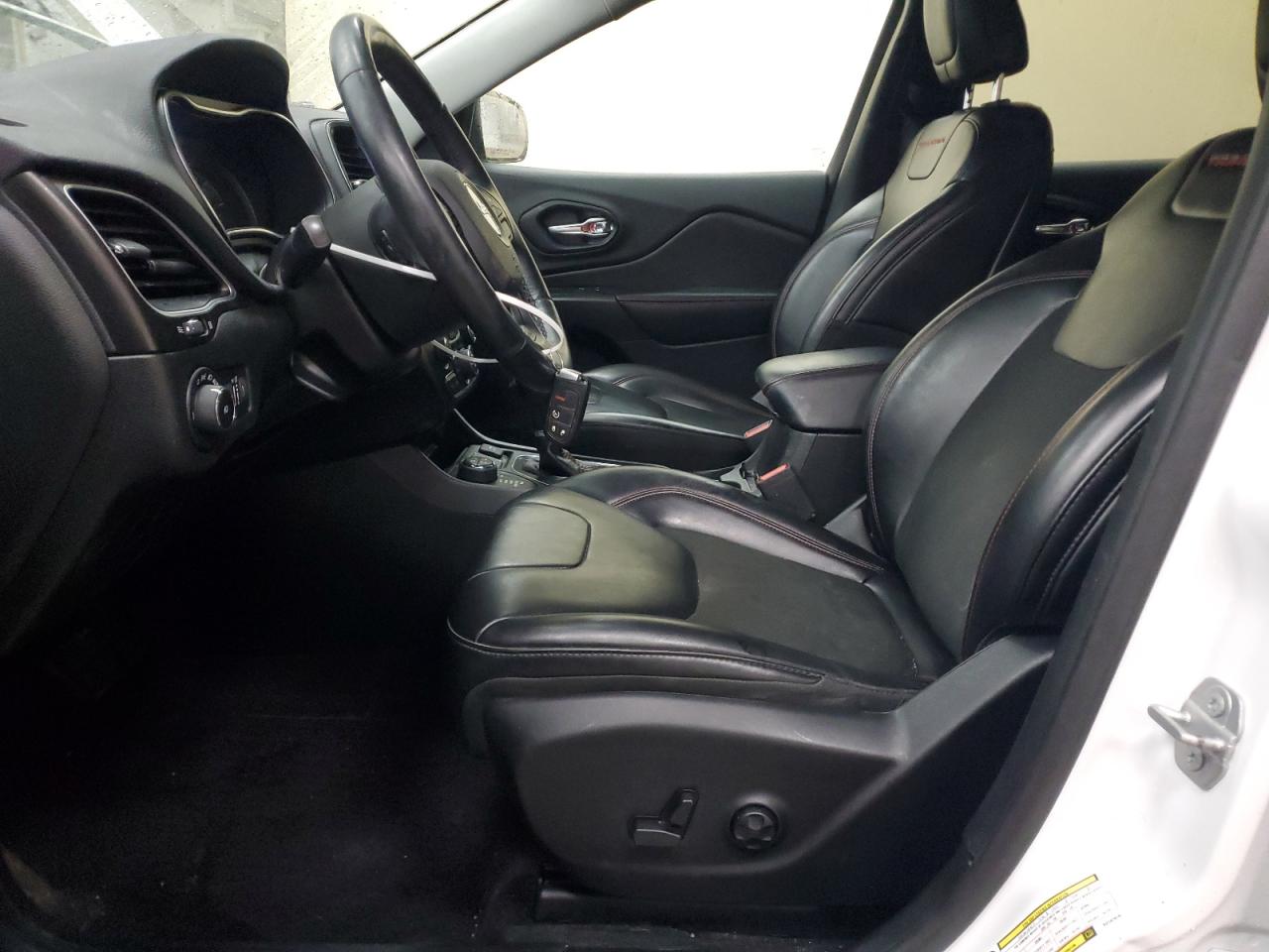 2019 Jeep Cherokee - Image 7