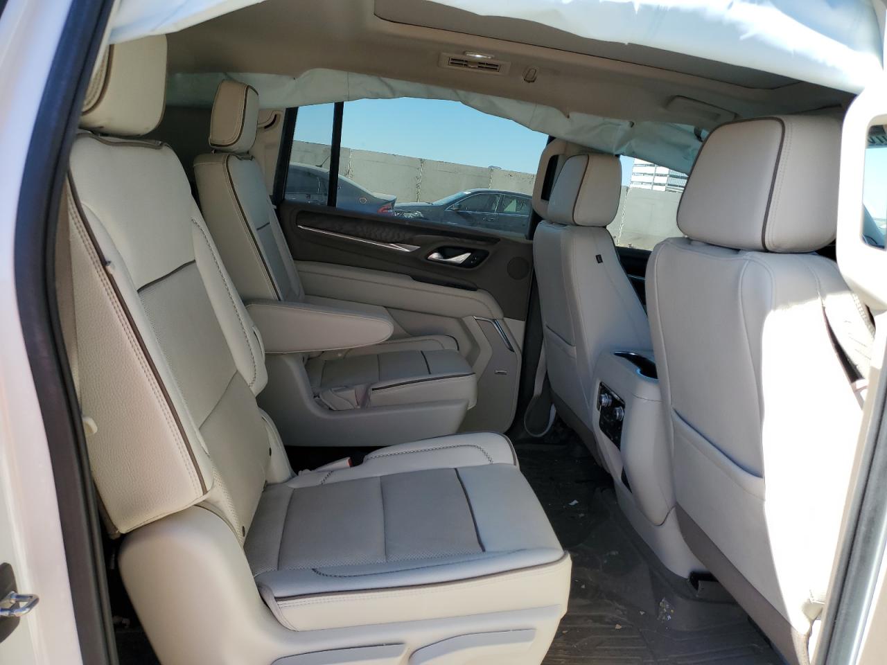 2022 GMC Yukon - Image 11