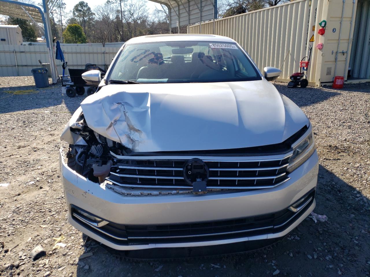 2018 Volkswagen Passat - Image 5