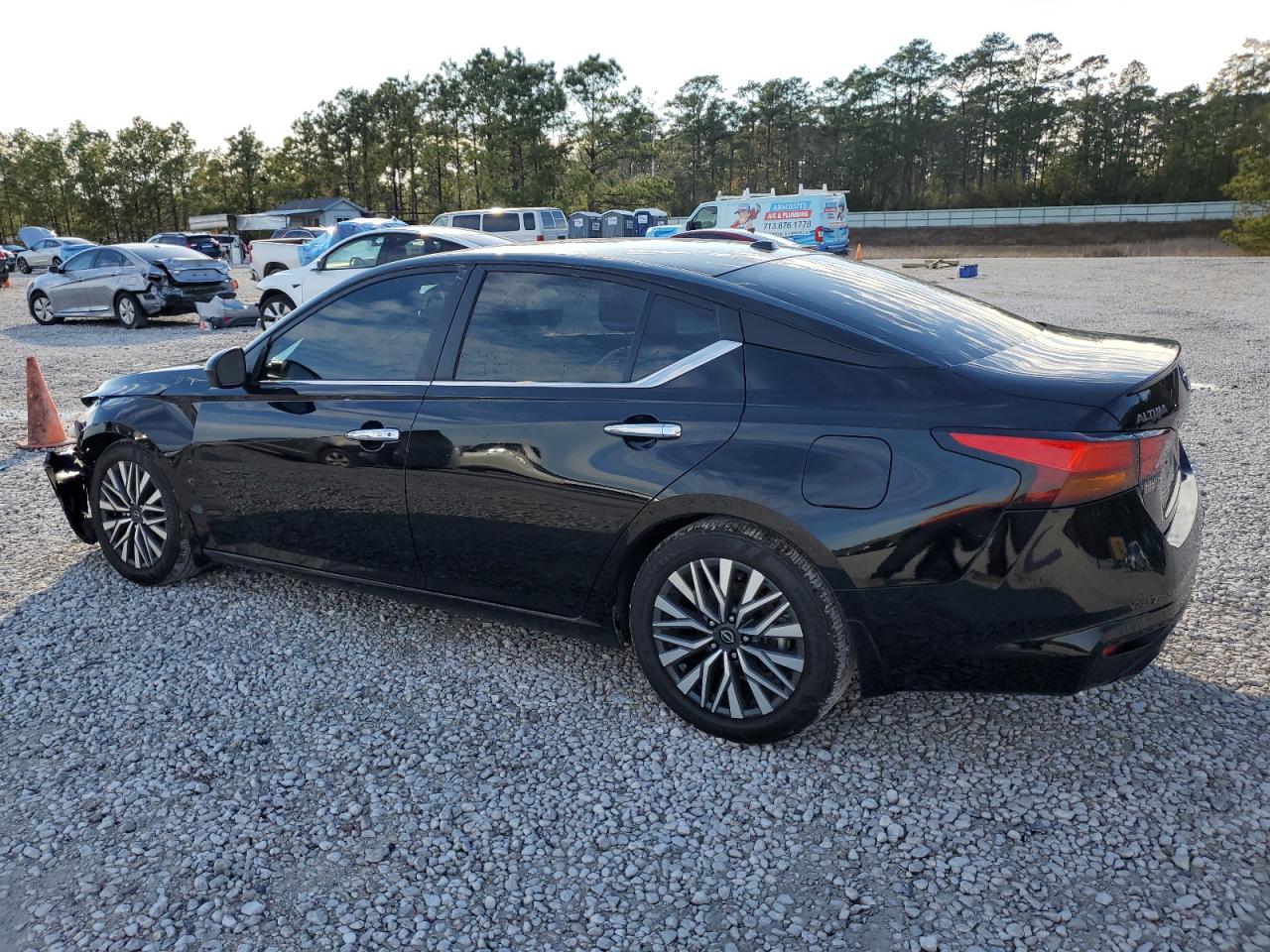 2024 Nissan Altima - Image 2