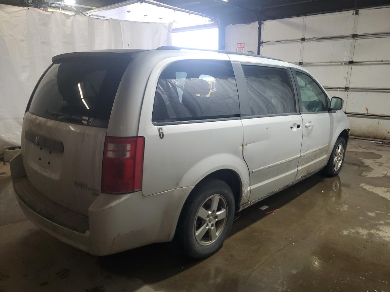 2010 Dodge Caravan - Image 3