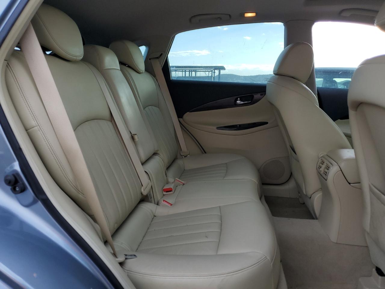 2017 Infiniti QX50 - Image 11
