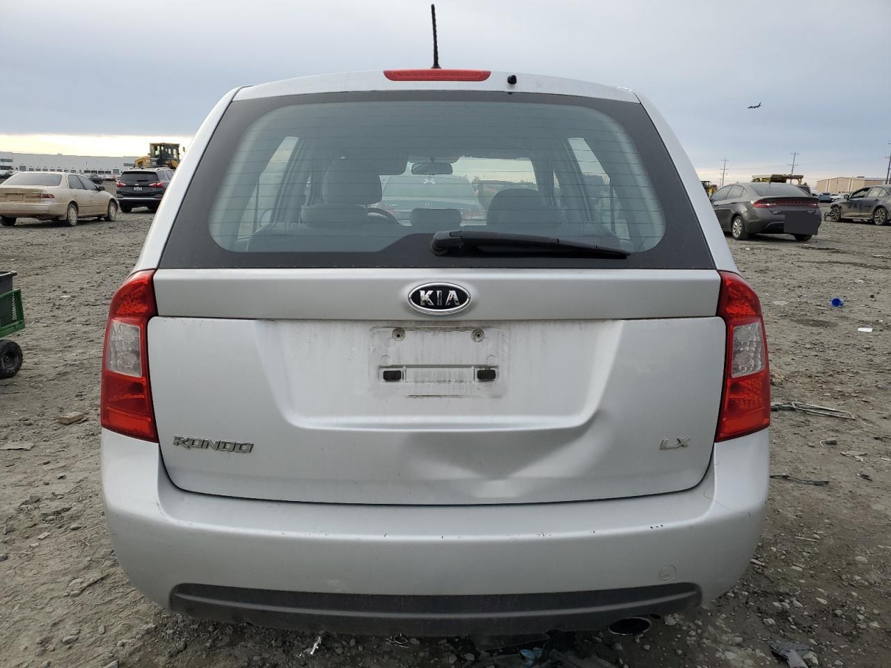 2007 Kia Rondo - Image 6