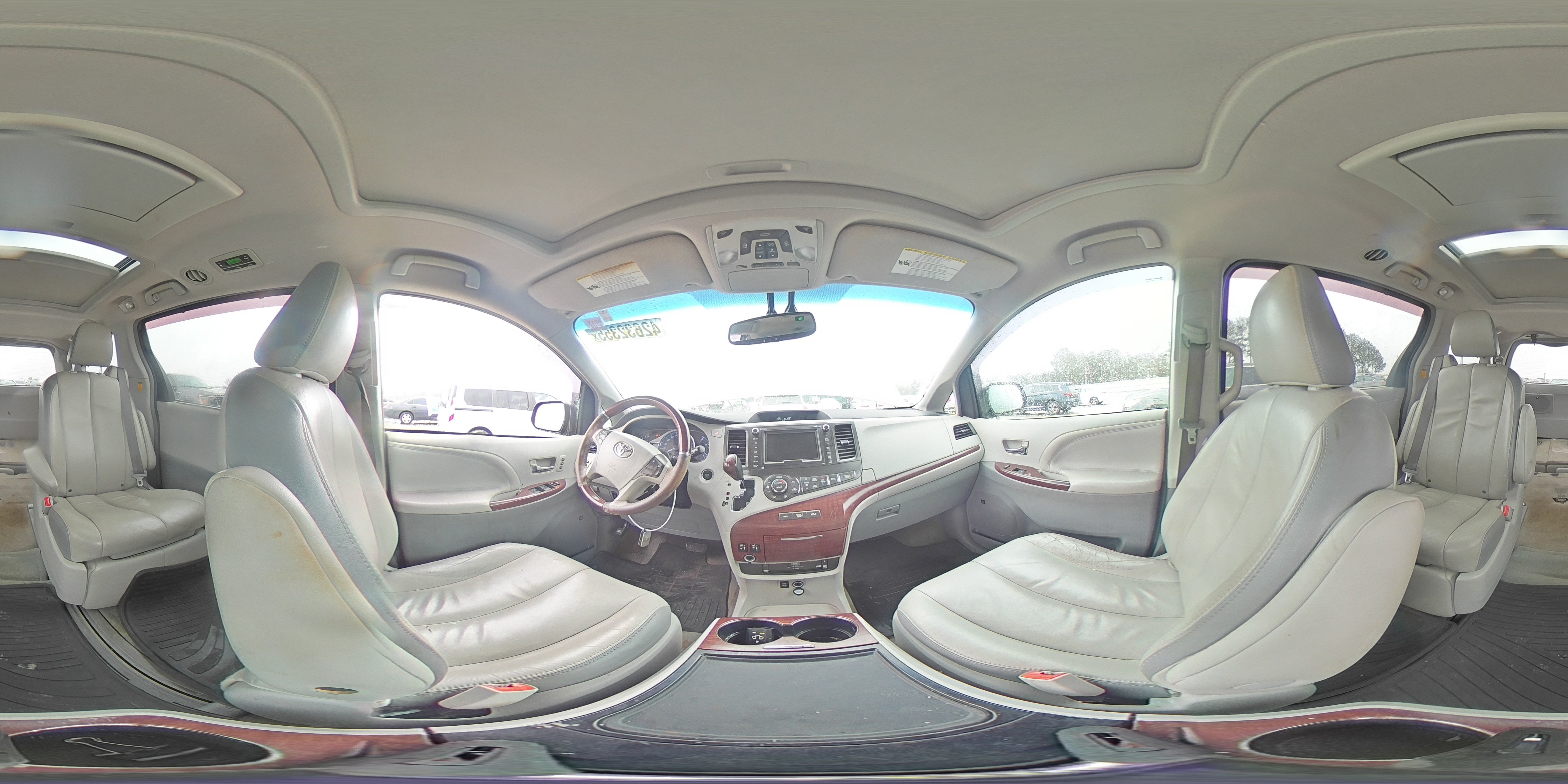 2013 Toyota Sienna - Image 13