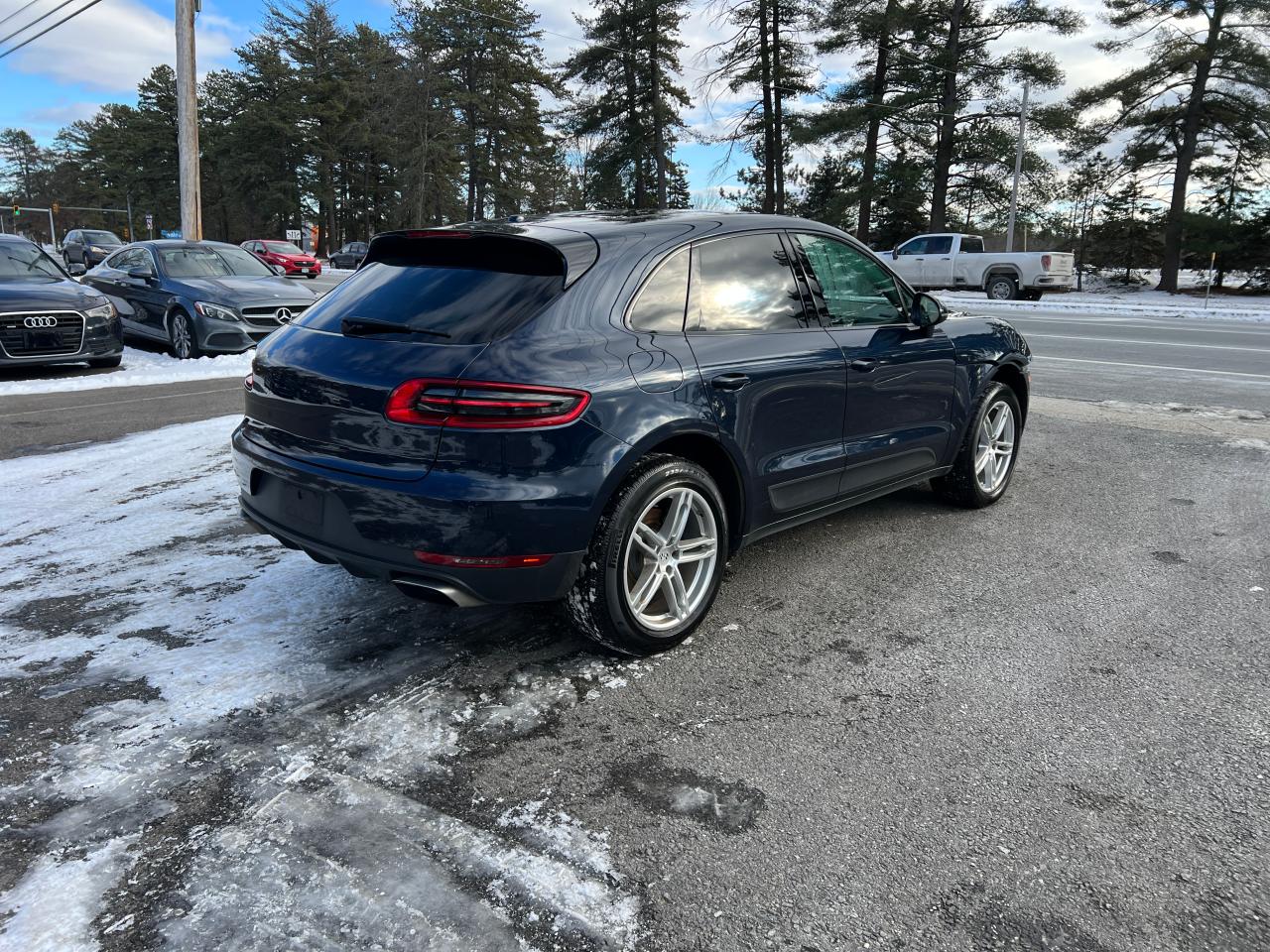 VIN WP1AA2A53HLB05390 2017 PORSCHE MACAN no.4