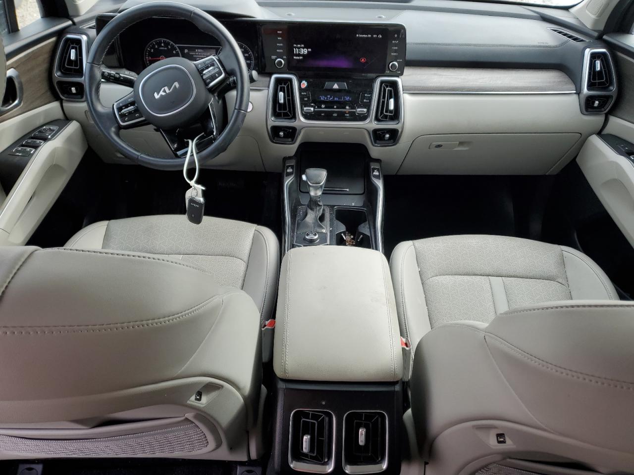 2023 Kia Sorento - Image 8