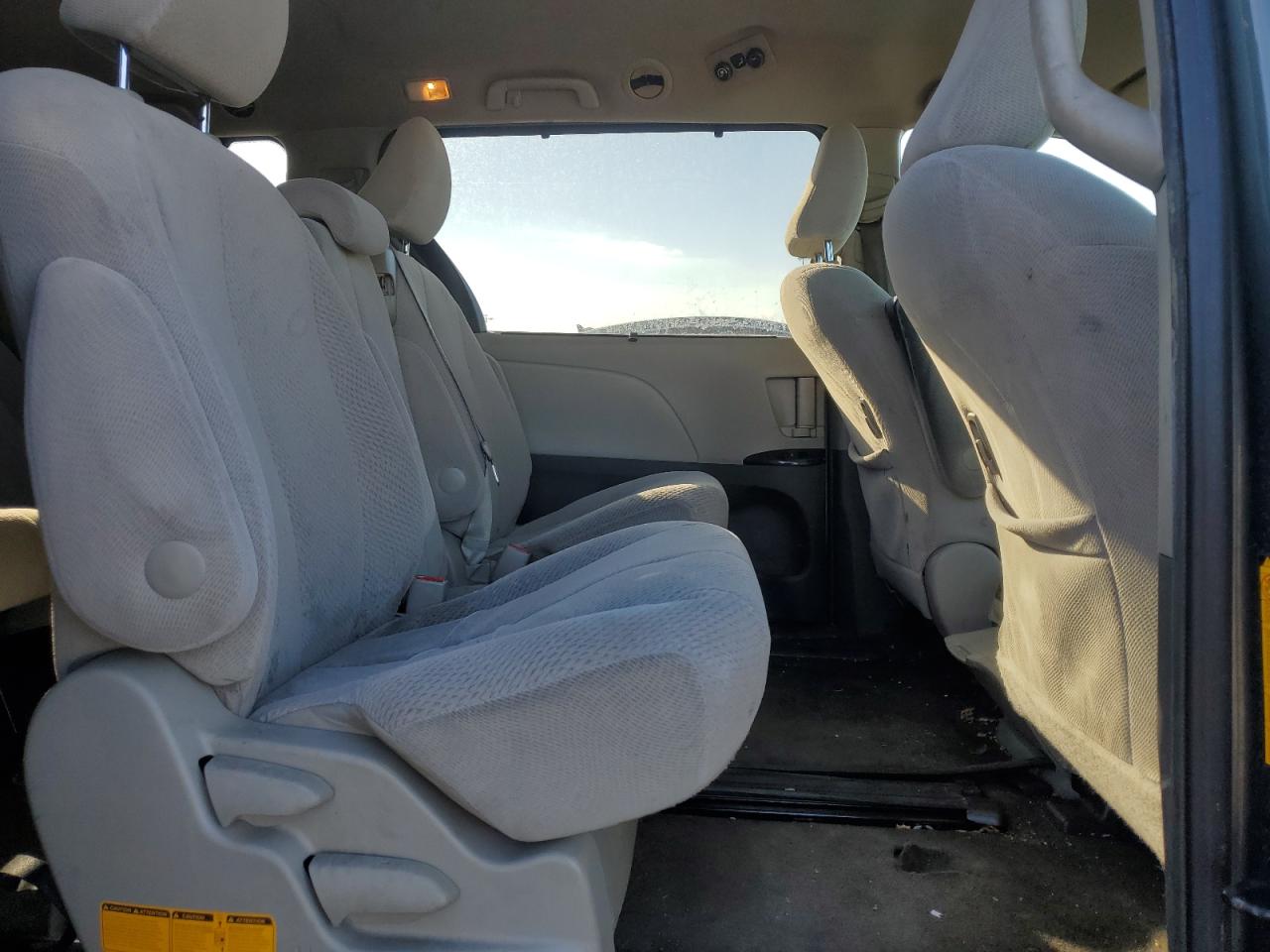 2012 Toyota Sienna - Image 11