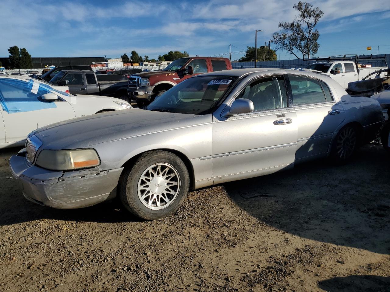 2003 Lincoln Town Car Signature للبيع في American Canyon، CA - Front End
