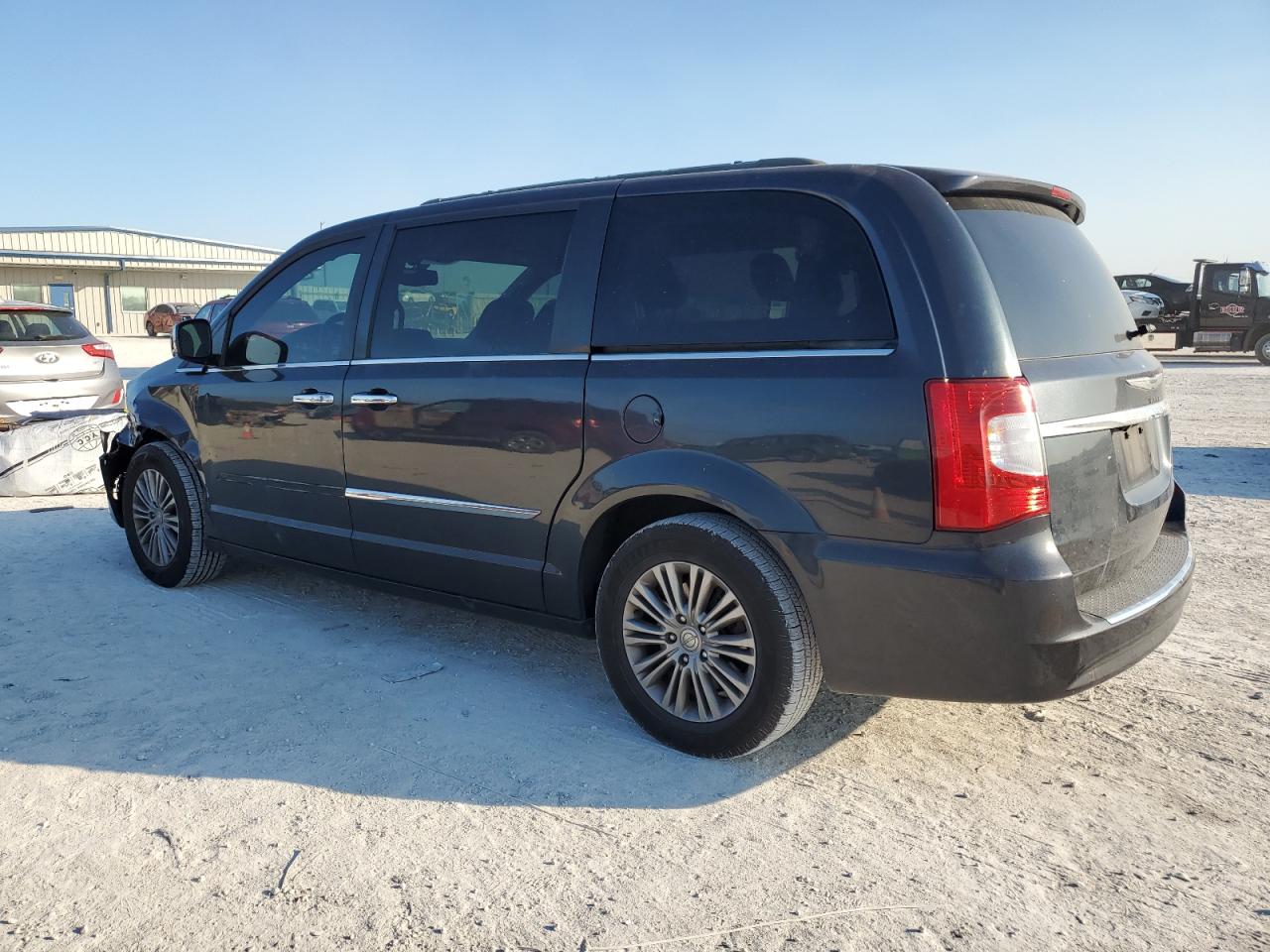 2014 Chrysler Town & Country - Image 2