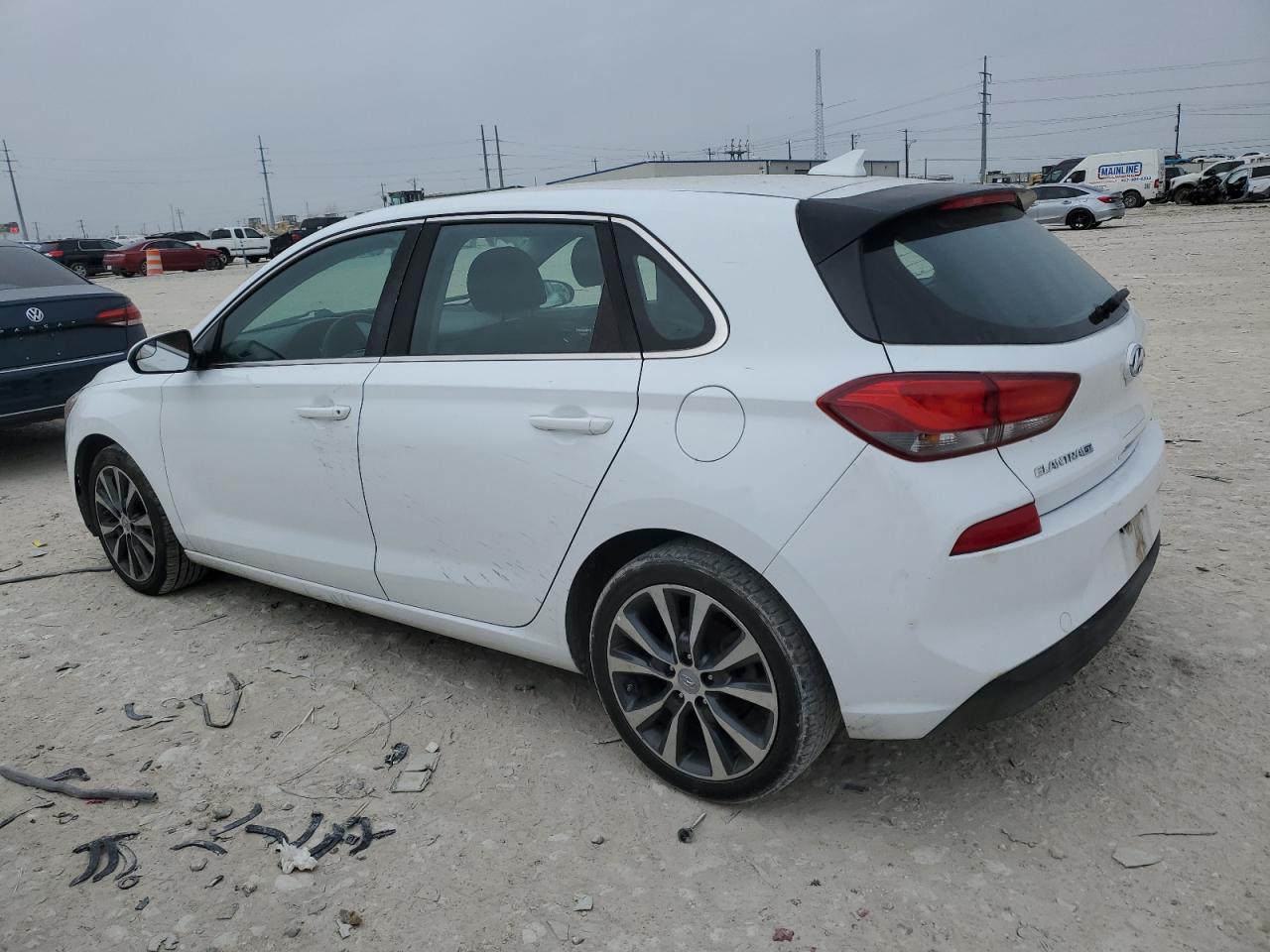 2019 Hyundai Elantra - Image 2