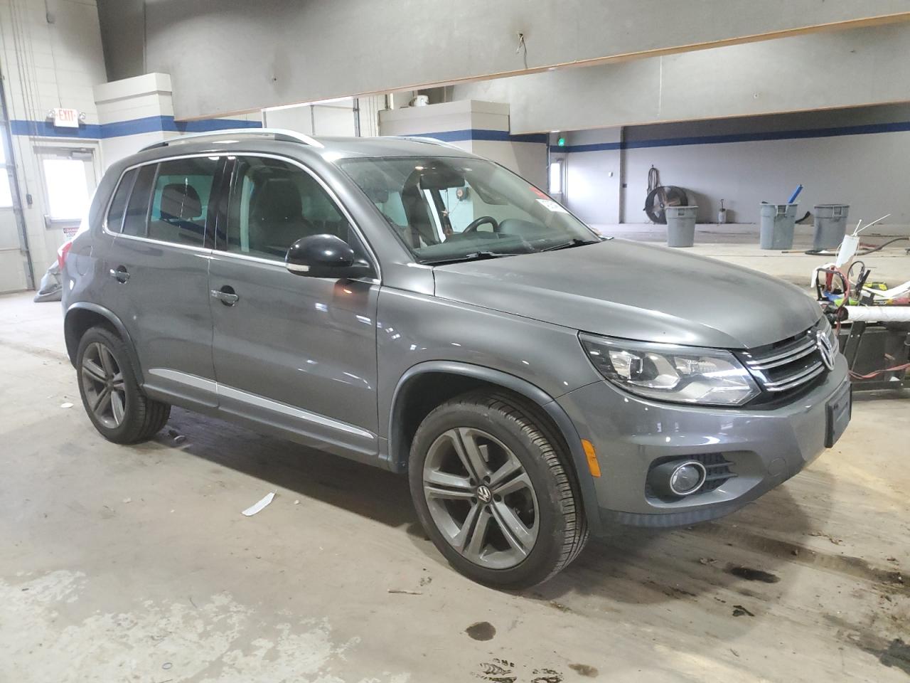2017 Volkswagen Tiguan - Image 4