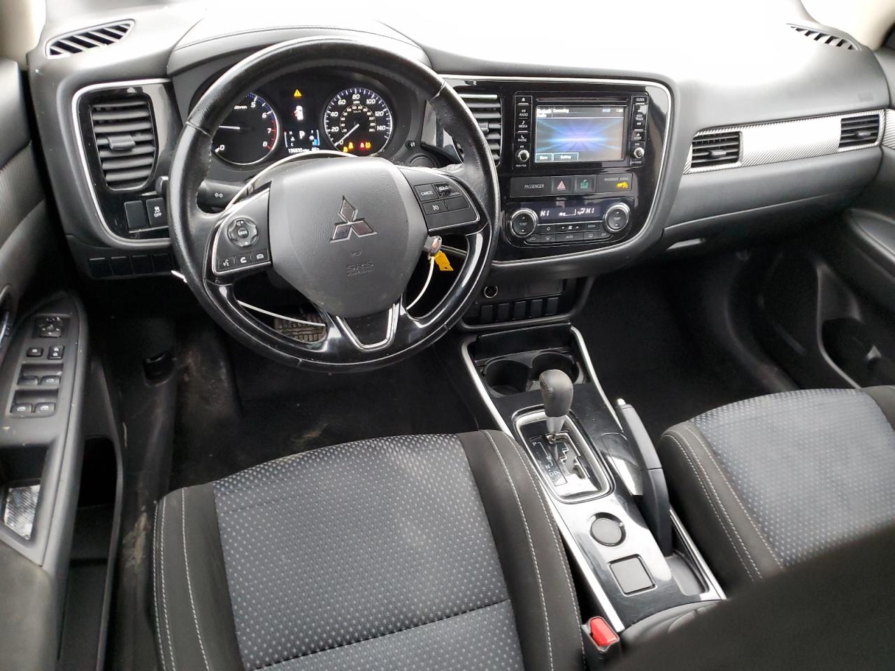 2017 Mitsubishi Outlander - Image 8