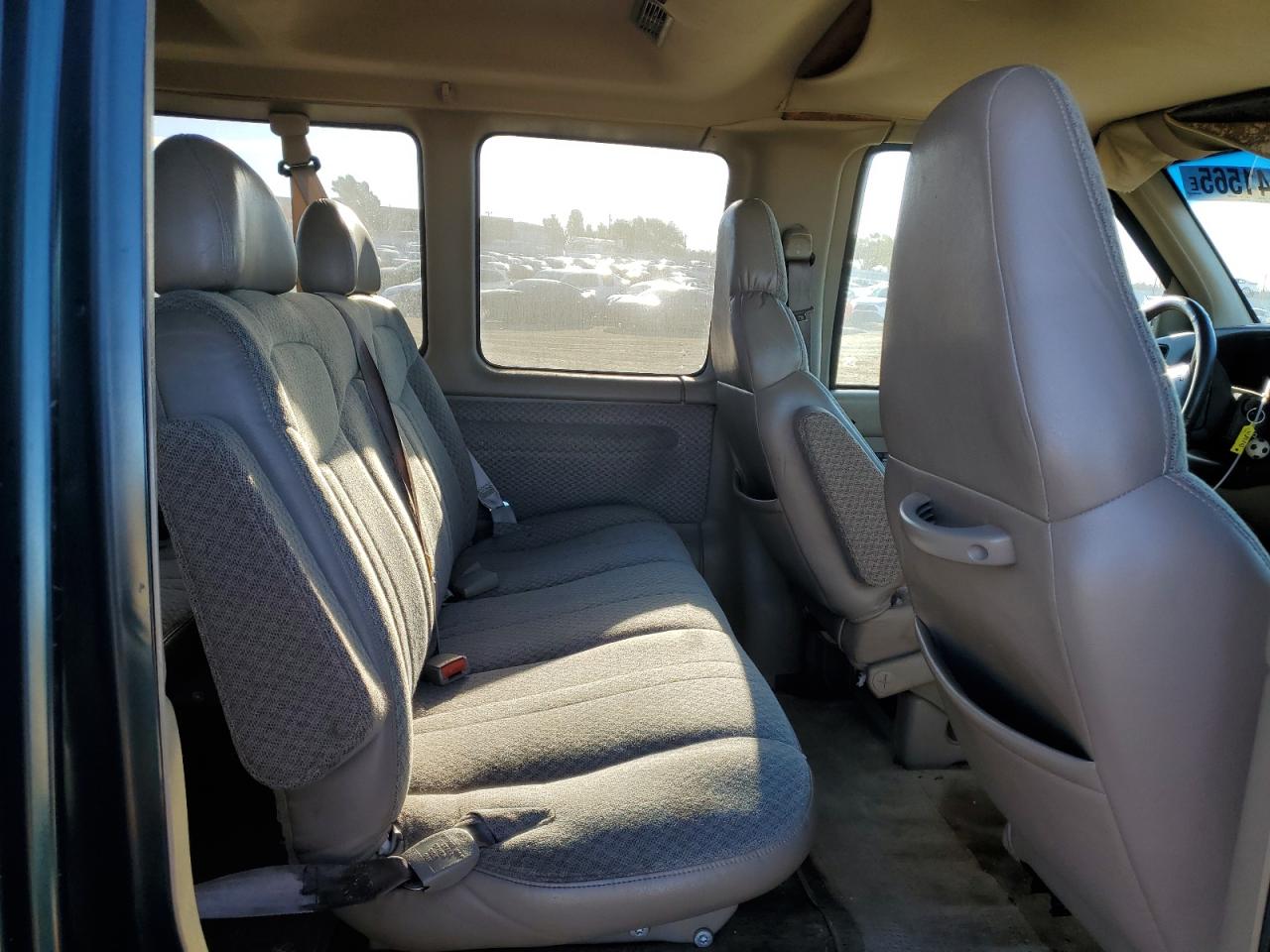 1997 GMC Savana - Image 12