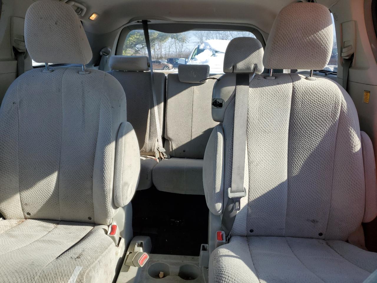 2011 Toyota Sienna - Image 10