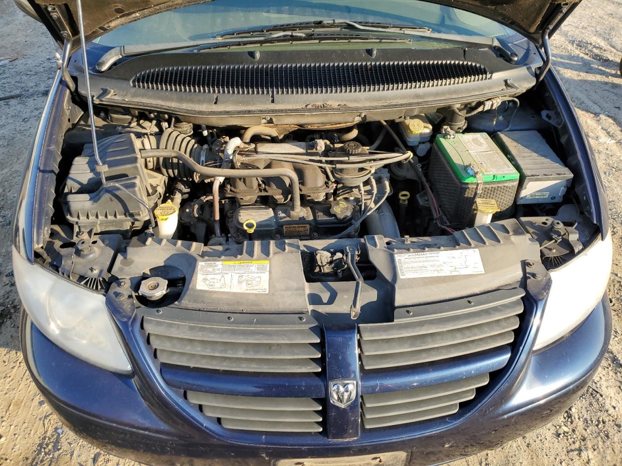 2005 Dodge Caravan - Image 12