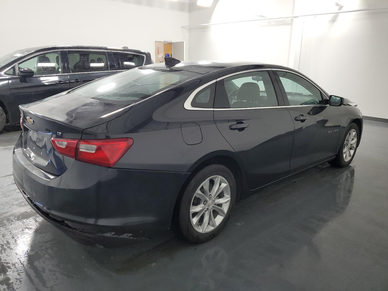 2023 Chevrolet Malibu - Image 3