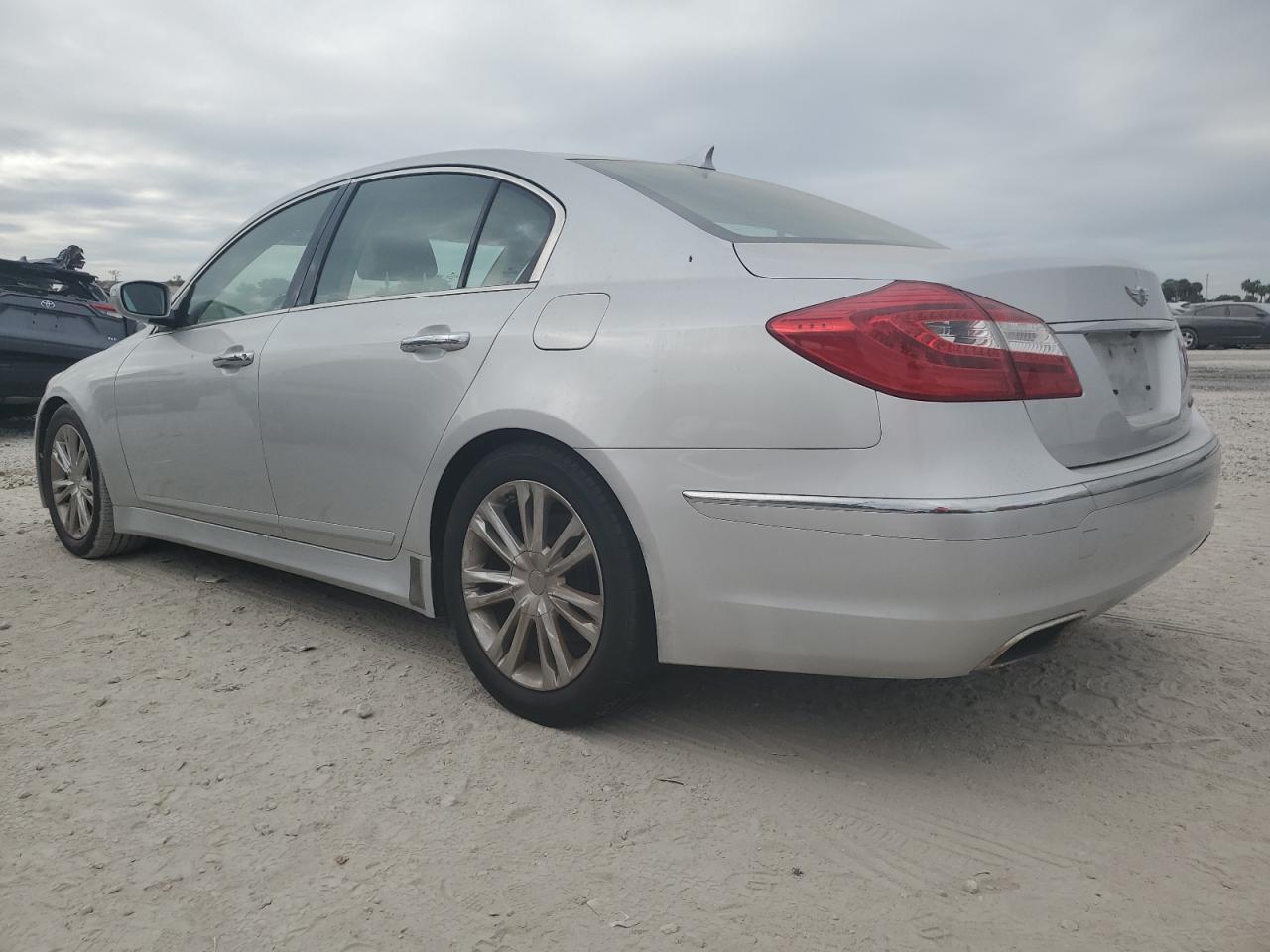 2014 Hyundai Genesis - Image 2