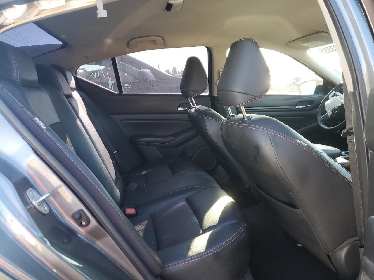 2020 Nissan Altima - Image 10