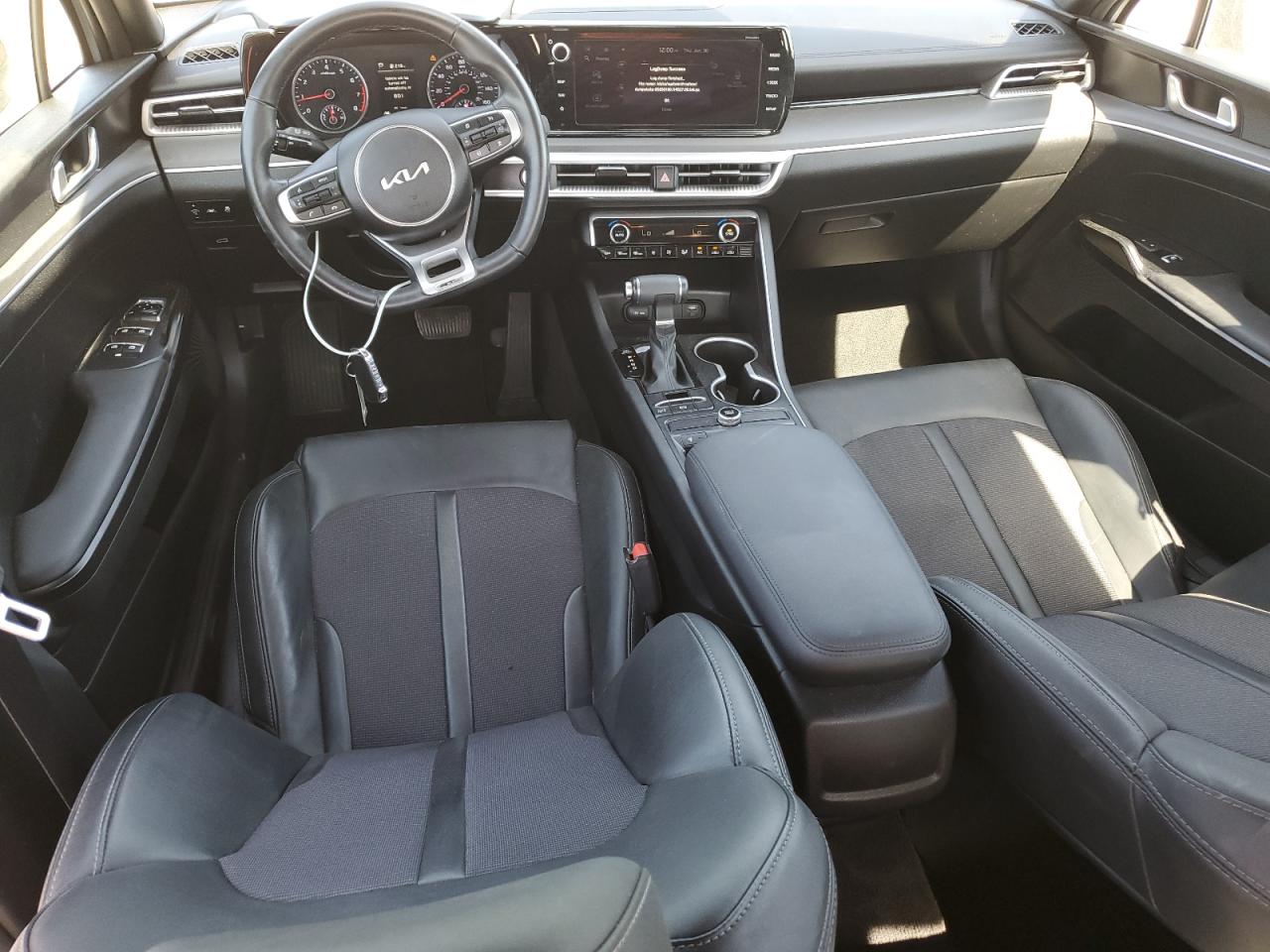 2023 Kia K5 - Image 8