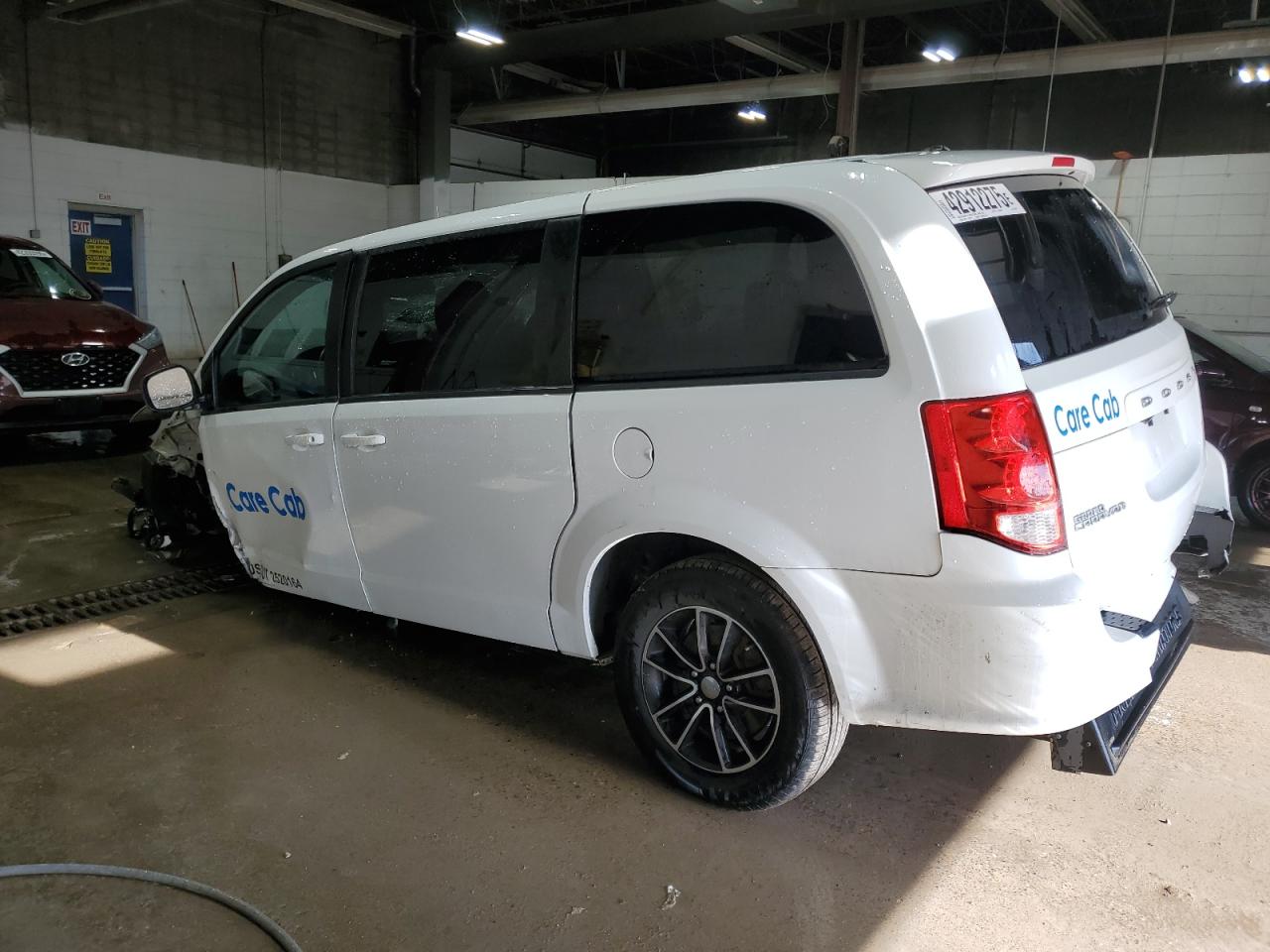 2019 Dodge Caravan - Image 2