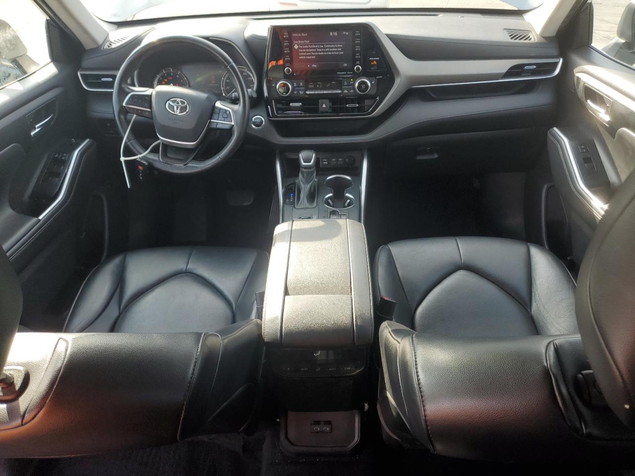2022 Toyota Highlander - Image 8
