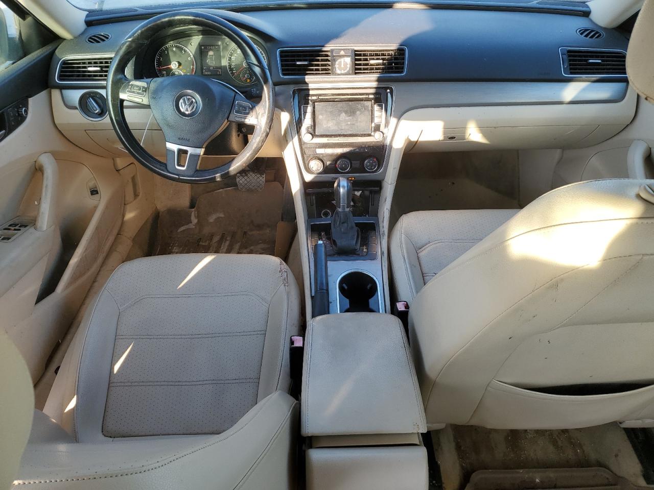 2014 Volkswagen Passat - Image 8