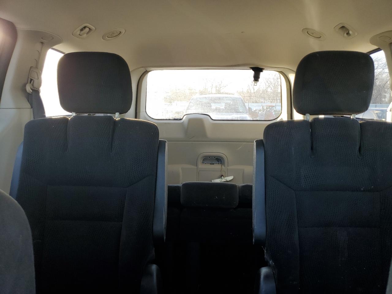 2016 Dodge Caravan - Image 10