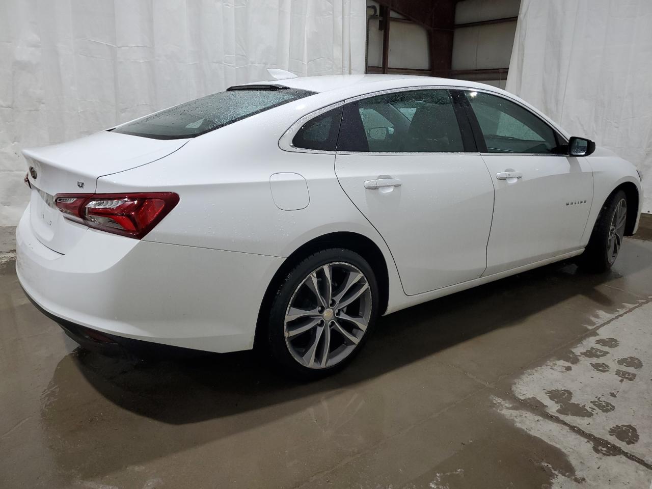 2022 Chevrolet Malibu - Image 3