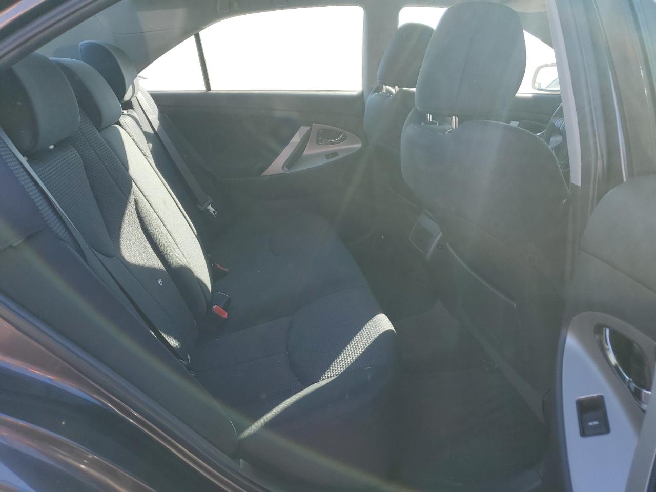 2011 Toyota Camry - Image 10