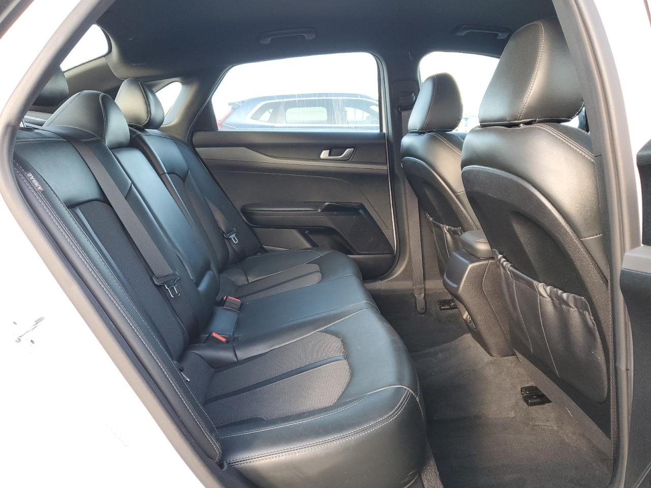 2022 Kia K5 - Image 10