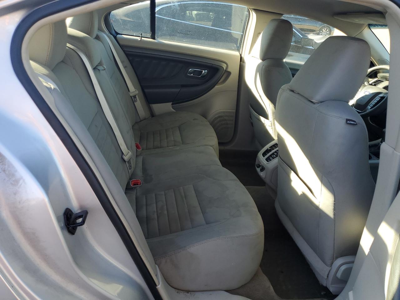 2011 Ford Taurus - Image 11