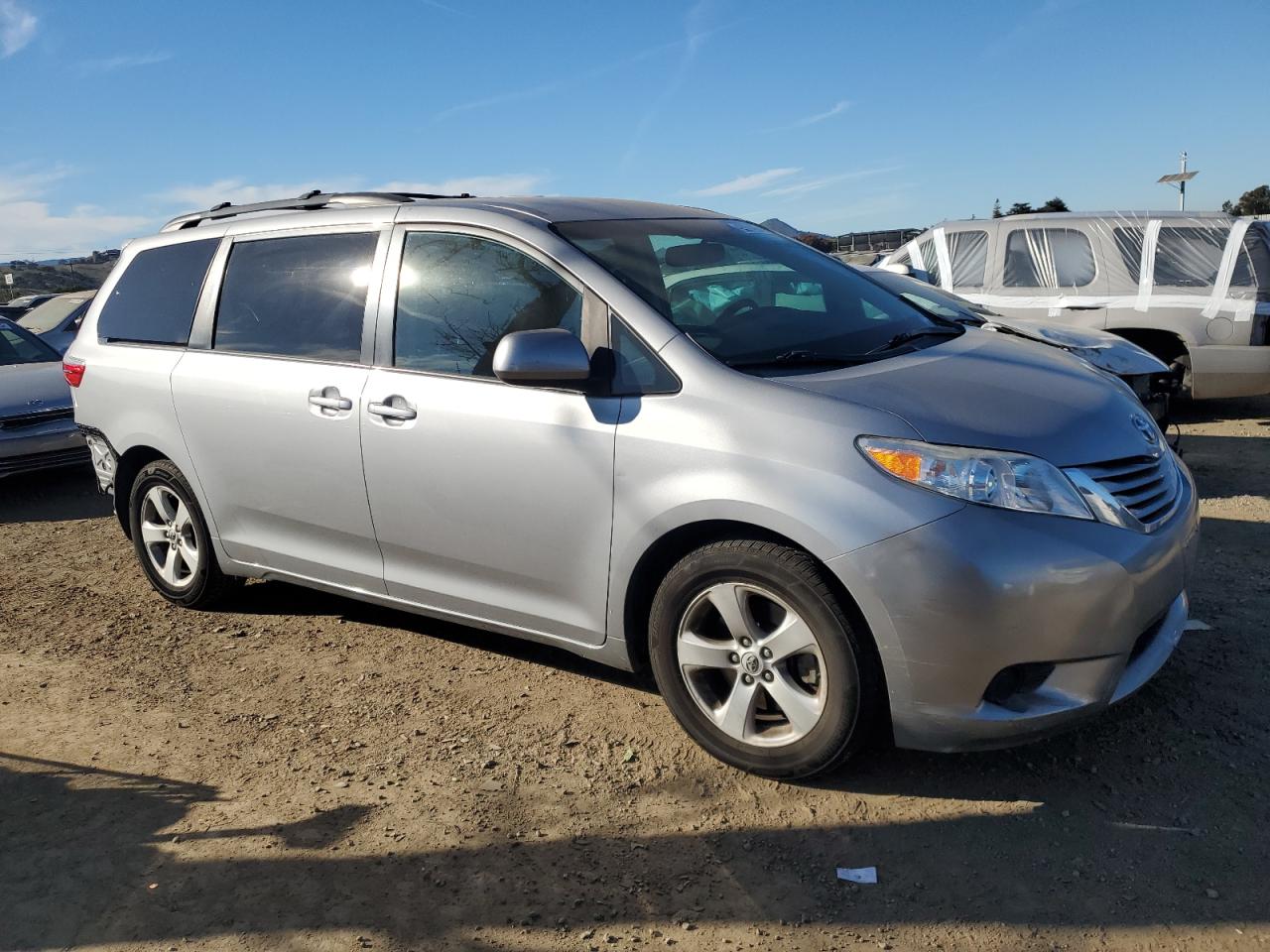 2015 Toyota Sienna - Image 4