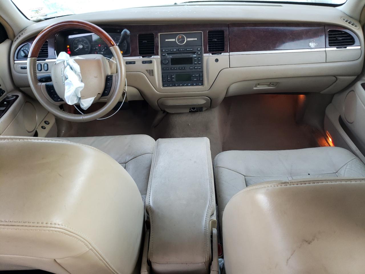 2010 Lincoln Town Car Signature Limited VIN: 2LNBL8CV0AX620979 Lot: 88498655