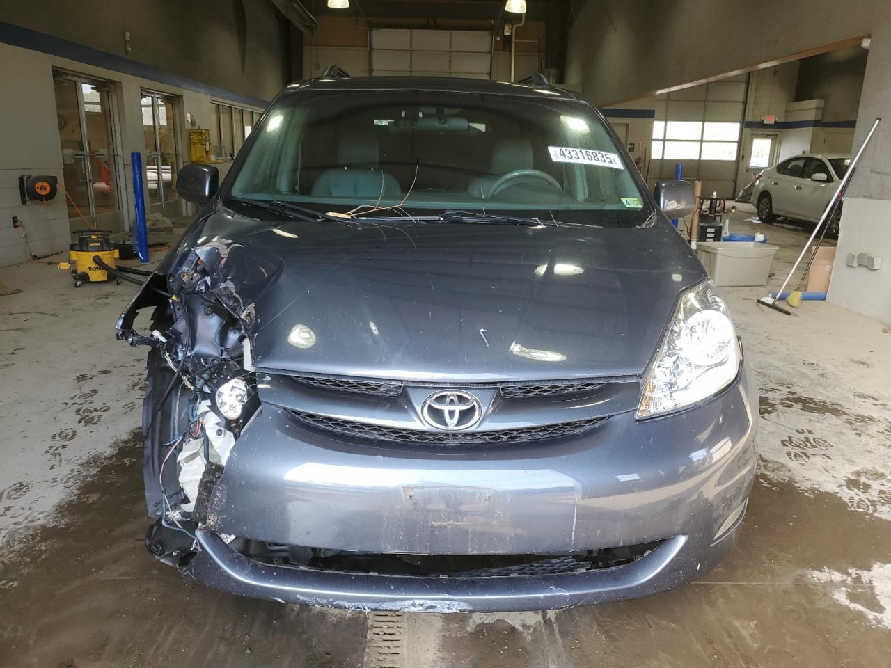 2007 Toyota Sienna - Image 5