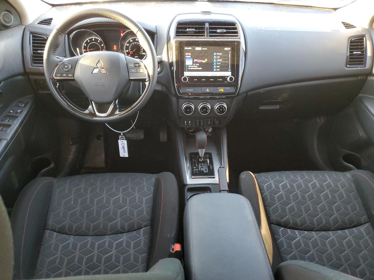 2024 Mitsubishi Outlander - Image 8