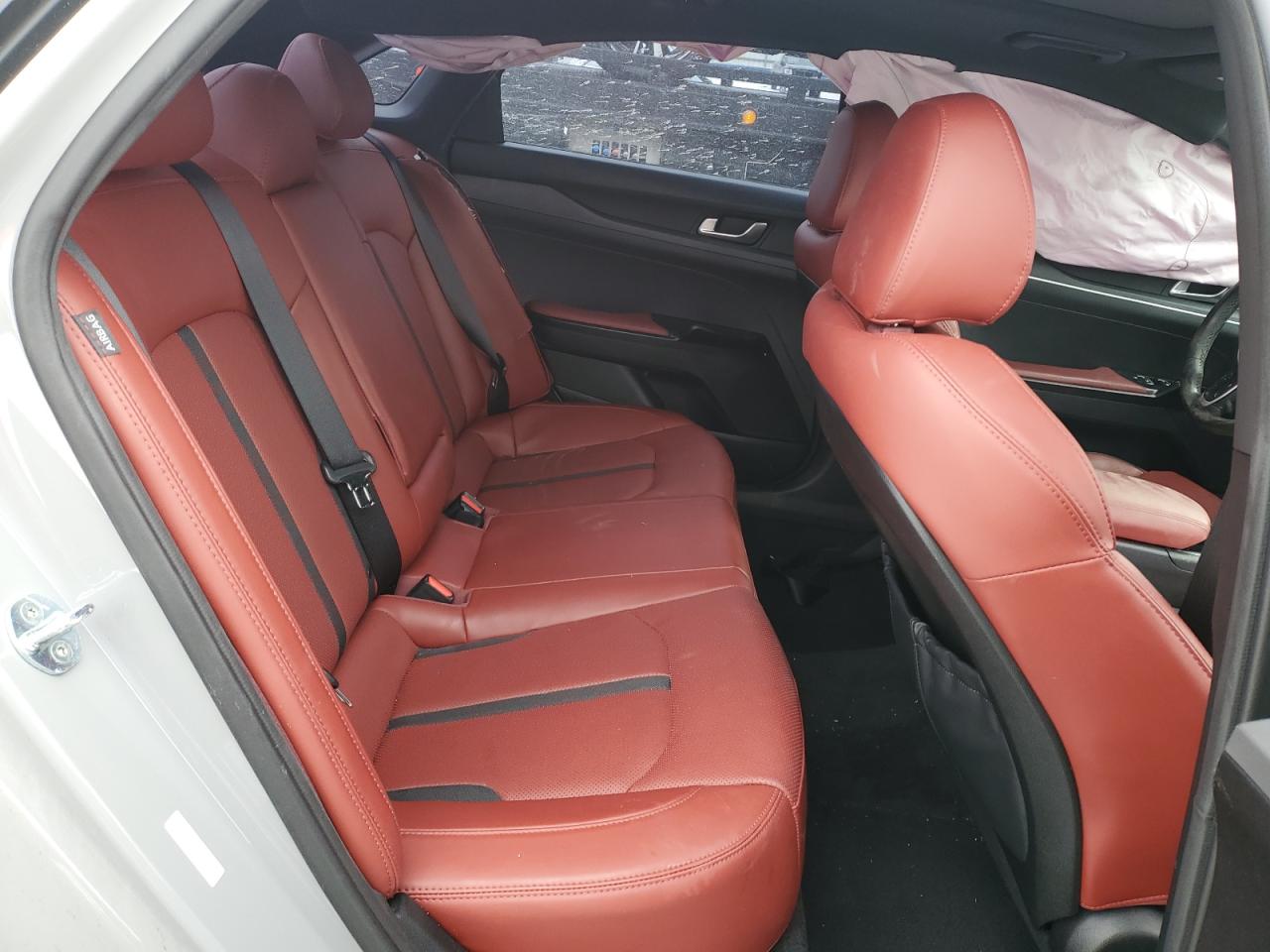 2022 Kia K5 - Image 11