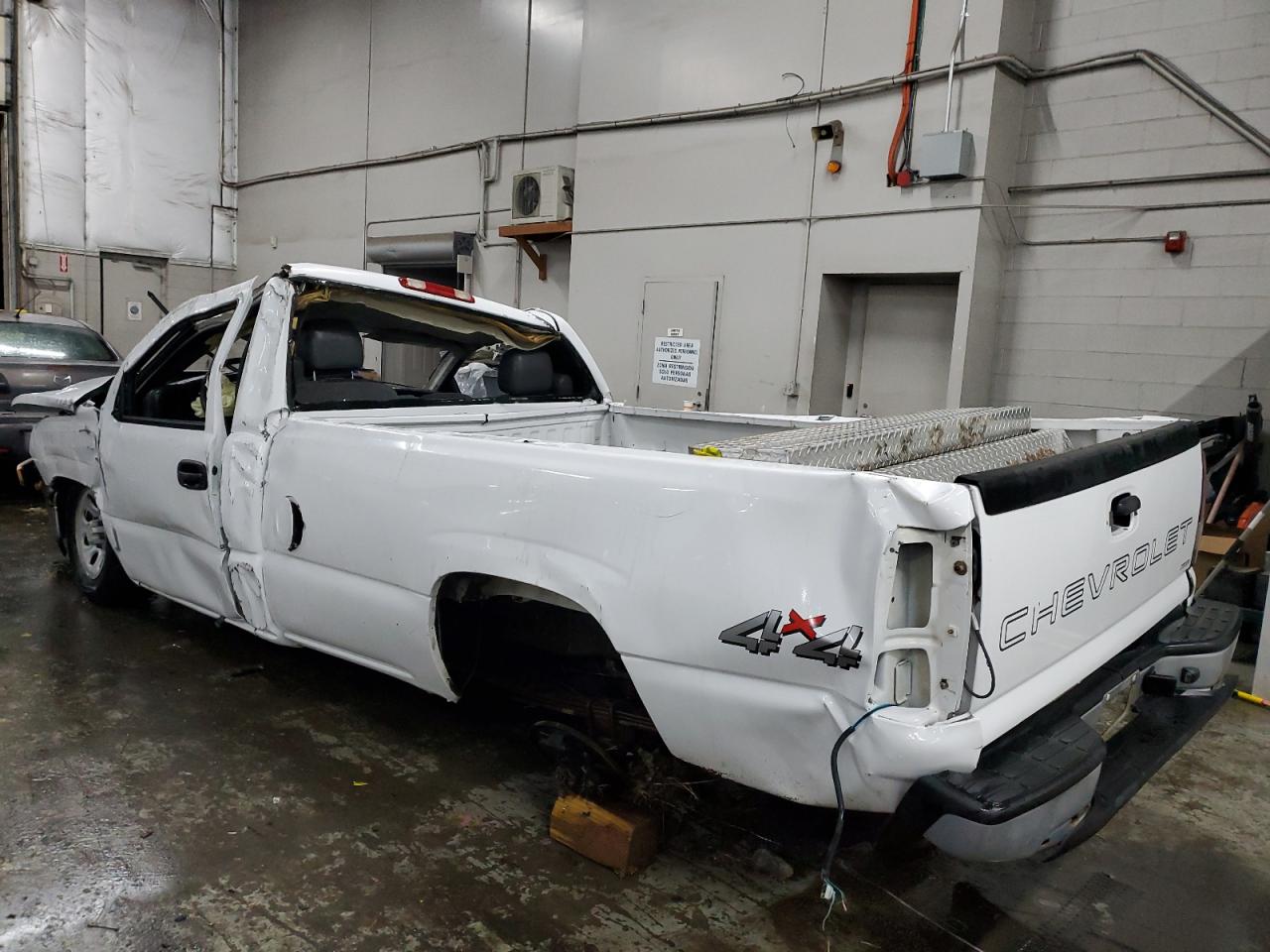 2007 Chevrolet Silverado - Image 2