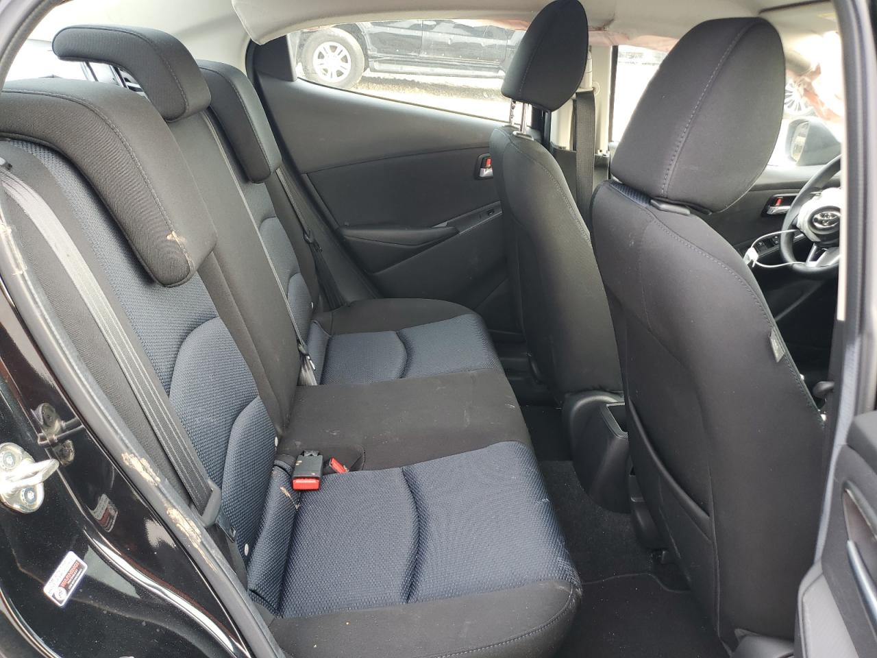 2017 Toyota Yaris - Image 10