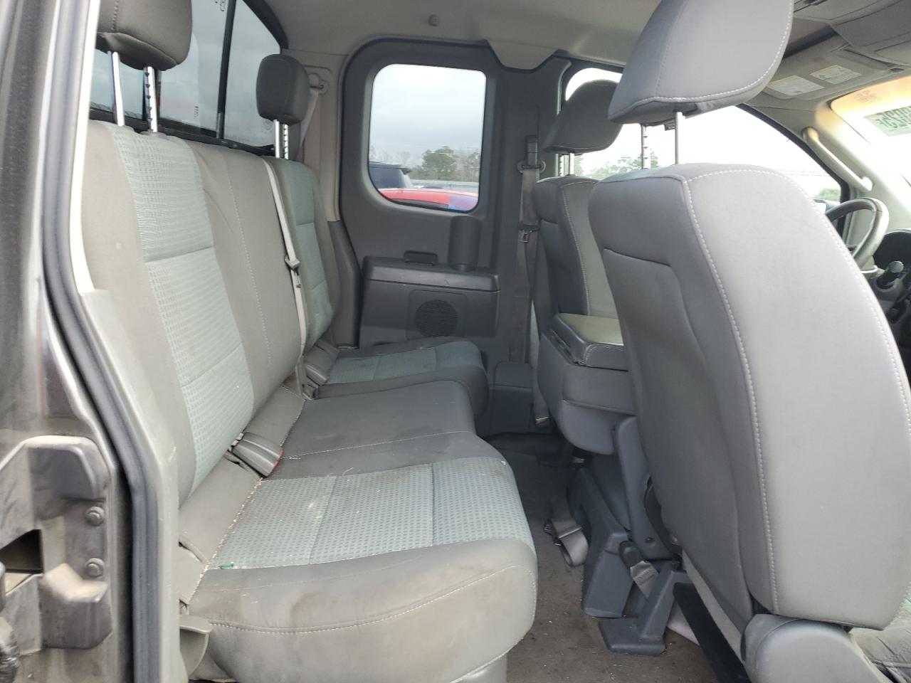 2005 Nissan Titan - Image 10