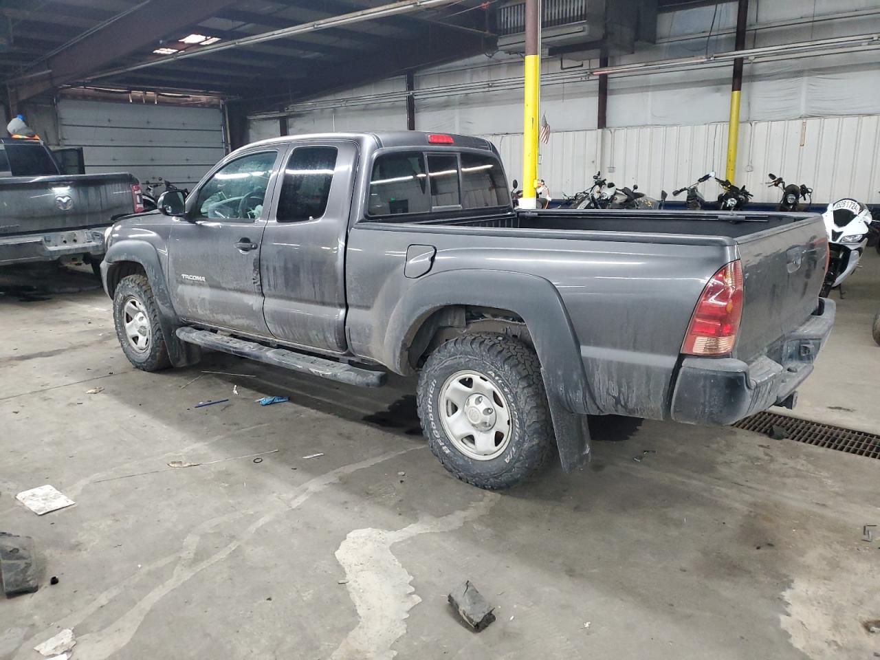 2014 Toyota Tacoma - Image 2